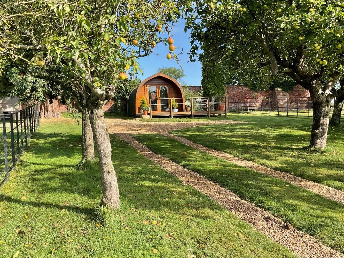 Secluded Cosy Luxury Pod With Wood Fired Hot Tub Hotel Shrewsbury Eksteriør billede